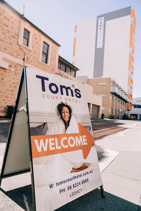 Tom's Court Hotel - Accommodation Great Ocean Road 2