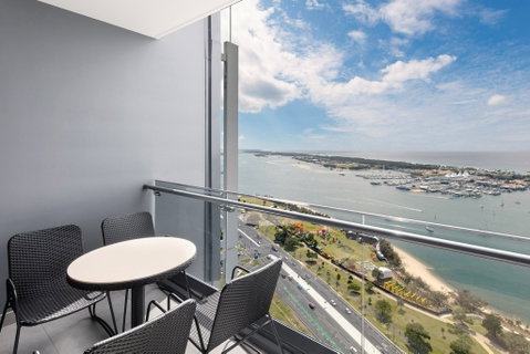 Meriton Suites Southport - Accommodation Great Ocean Road 0