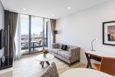 Meriton Suites Southport - Accommodation Great Ocean Road 4