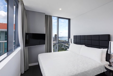 Meriton Suites Southport - Accommodation Great Ocean Road 5