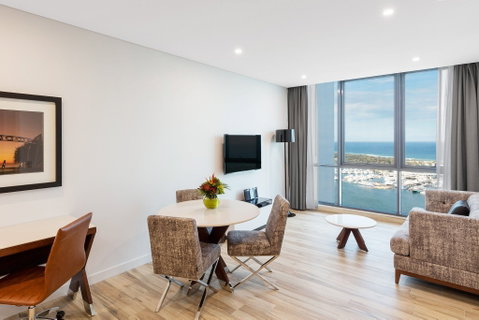 Meriton Suites Southport - Accommodation Great Ocean Road 8