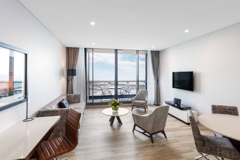 Meriton Suites Southport - Accommodation Great Ocean Road 10