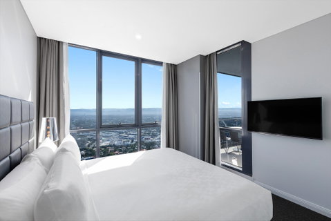 Meriton Suites Southport - Accommodation Great Ocean Road 11