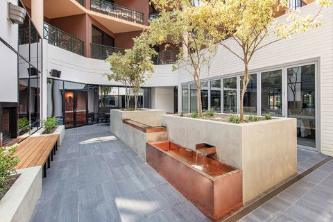 Amora Hotel Riverwalk Melbourne - Accommodation Great Ocean Road 2