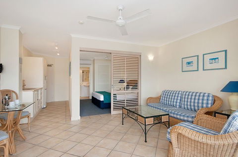 Macrossan House Boutique Holidays Apts - Accommodation Great Ocean Road 2