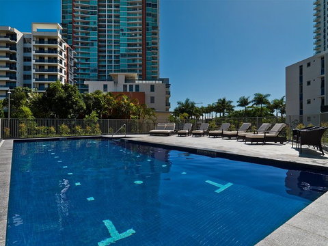 Meriton Suites Southport - Accommodation Great Ocean Road 2