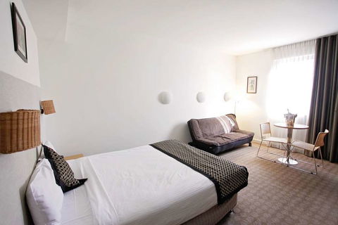 Golden Pebble Hotel - Accommodation Great Ocean Road 3