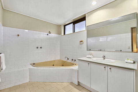 Knox International Hotel - Accommodation Great Ocean Road 5