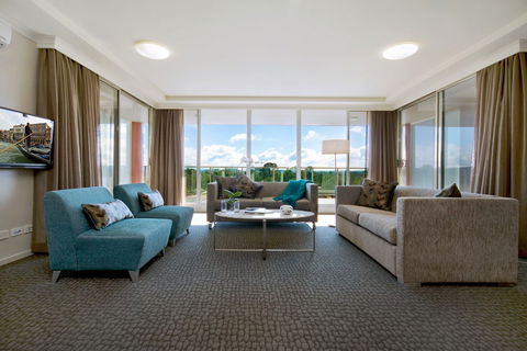 Pacific Suites Canberra - Accommodation Great Ocean Road 1