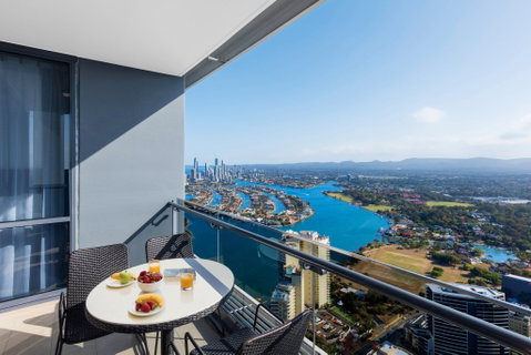 Meriton Suites Southport - Accommodation Great Ocean Road 2