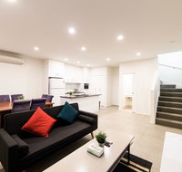 3BR Townhouse Double Garage walk to Lake Ginninderra - Accommodation Great Ocean Road