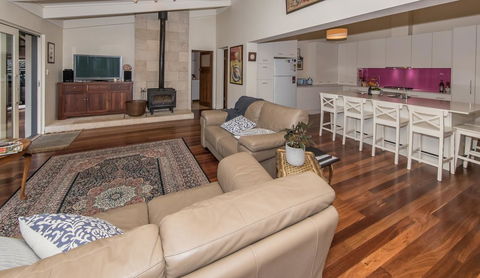 The Tudor House - Accommodation Great Ocean Road 5