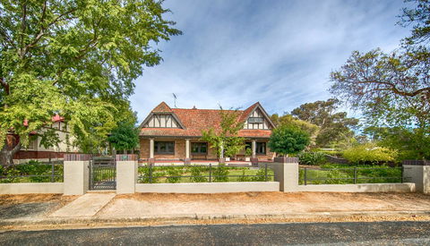 The Tudor House - Accommodation Great Ocean Road 21
