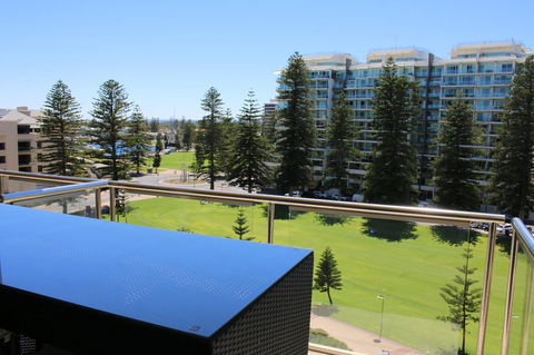 Beachside Luxury Getaway In Glenelg - Accommodation Great Ocean Road 14