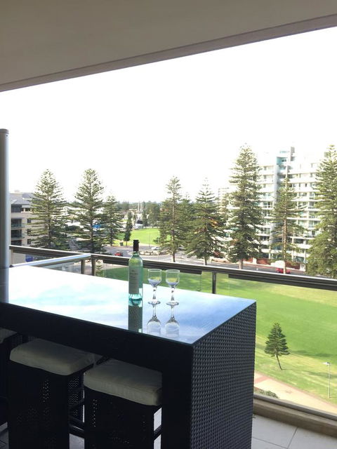 Beachside Luxury Getaway In Glenelg - Accommodation Great Ocean Road 0