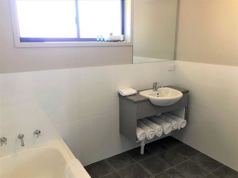 Bathurst Motor Inn - Accommodation Great Ocean Road 15