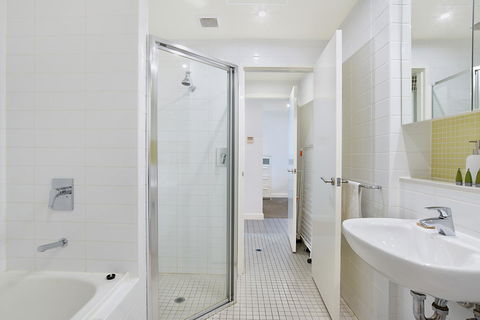 Beachside Luxury & Comfort, Ocean Views In Glenelg - Accommodation Great Ocean Road 18
