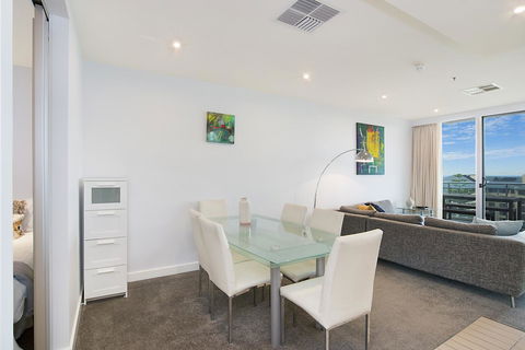 Beachside Luxury & Comfort, Ocean Views In Glenelg - Accommodation Great Ocean Road 11