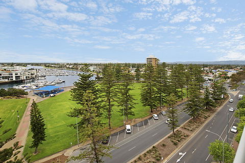 Beachside Luxury & Comfort, Ocean Views In Glenelg - Accommodation Great Ocean Road 24