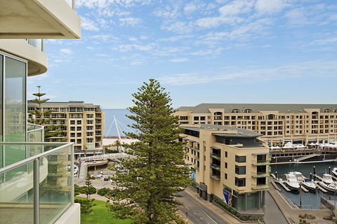 Beachside Luxury & Comfort, Ocean Views In Glenelg - Accommodation Great Ocean Road 25