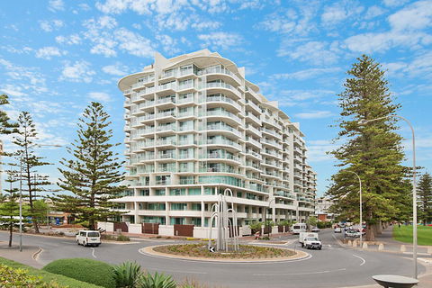 Beachside Luxury & Comfort, Ocean Views In Glenelg - Accommodation Great Ocean Road 22