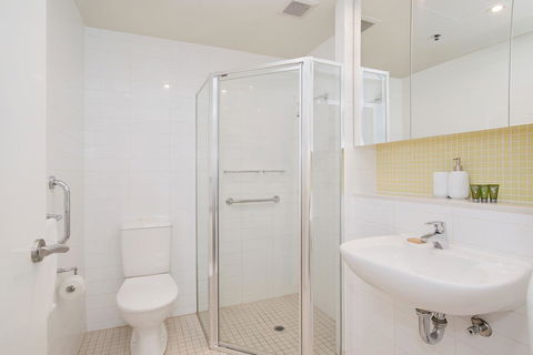 Beachside Luxury & Comfort, Ocean Views In Glenelg - Accommodation Great Ocean Road 21