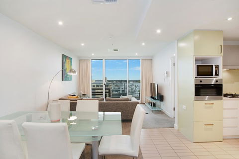 Beachside Luxury & Comfort, Ocean Views In Glenelg - Accommodation Great Ocean Road 7