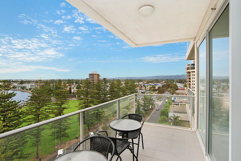 Beachside Luxury & Comfort, Ocean Views In Glenelg - Accommodation Great Ocean Road 23