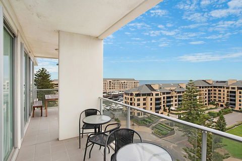 Beachside Luxury & Comfort, Ocean Views In Glenelg - Accommodation Great Ocean Road 2