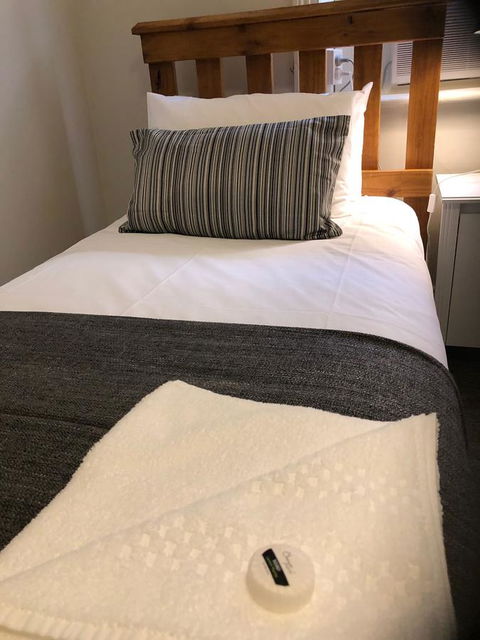 Cornwall Hotel - Accommodation Great Ocean Road 11