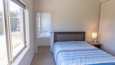 Golfers Paradise (18th Tee) - 52 Huntingdale Drive - Accommodation Great Ocean Road 14