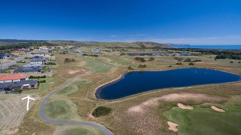 Golfers Paradise (18th Tee) - 52 Huntingdale Drive - Accommodation Great Ocean Road 7