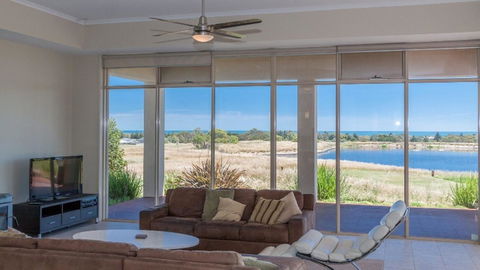 Golfers Paradise (18th Tee) - 52 Huntingdale Drive - Accommodation Great Ocean Road 15