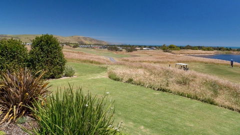Golfers Paradise (18th Tee) - 52 Huntingdale Drive - Accommodation Great Ocean Road 13