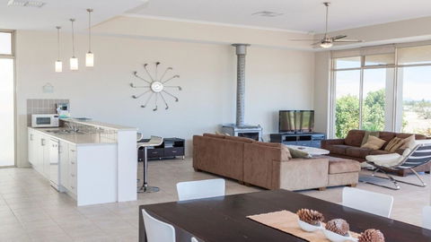 Golfers Paradise (18th Tee) - 52 Huntingdale Drive - Accommodation Great Ocean Road 9