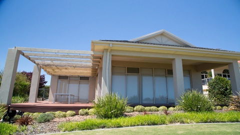Golfers Paradise (18th Tee) - 52 Huntingdale Drive - Accommodation Great Ocean Road 16