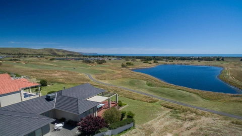 Golfers Paradise (18th Tee) - 52 Huntingdale Drive - Accommodation Great Ocean Road 0