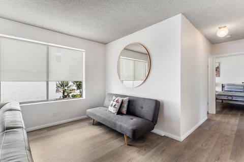 Laman Lodge, Unit 2, 15 Laman Street - Accommodation Great Ocean Road 4