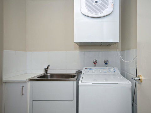Messines Street, Breakwater Apartment, 104 - Accommodation Great Ocean Road 10