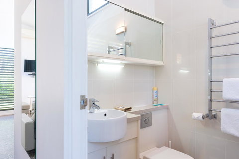 By The Beach B&B Self Contained Apartments - Accommodation Great Ocean Road 12