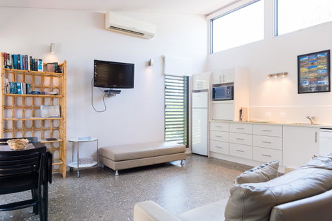 By The Beach B&B Self Contained Apartments - Accommodation Great Ocean Road 9