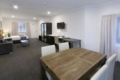Best Western Plus Bolton On The Park - Accommodation Great Ocean Road 9