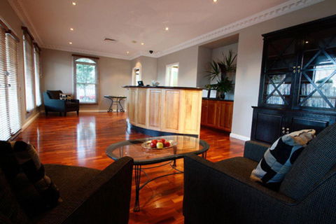 Carlyle Suites & Apartments - Accommodation Great Ocean Road 1