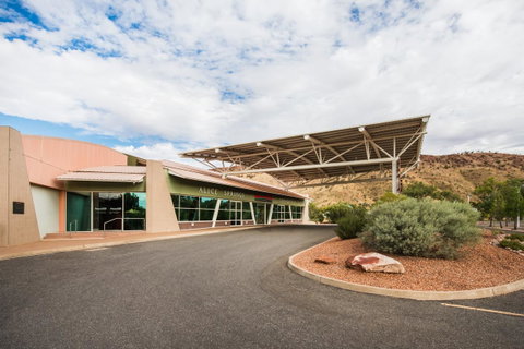 Crowne Plaza Alice Springs Lasseters, An IHG Hotel - Accommodation Great Ocean Road 11