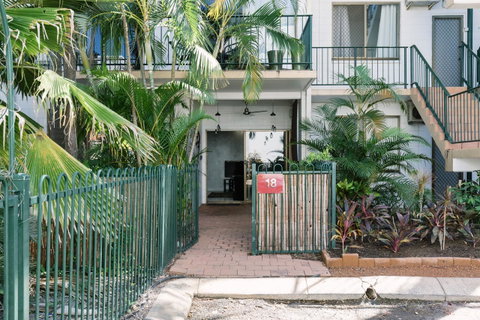 CitySide Apartment - 2 Bedroom With Private Courtyard - Accommodation Great Ocean Road 5