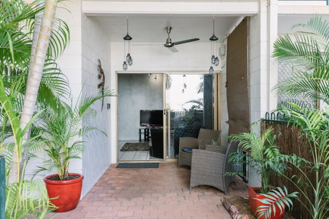 CitySide Apartment - 2 Bedroom With Private Courtyard - Accommodation Great Ocean Road 7