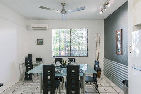 CitySide Apartment - 2 Bedroom With Private Courtyard - Accommodation Great Ocean Road 9