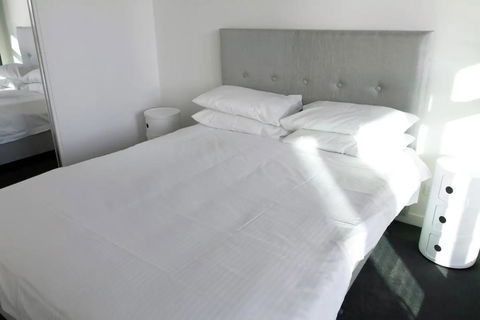 Brand New 1 Bedroom In South Melbourne In Luxury High Rise Block - Accommodation Great Ocean Road 3