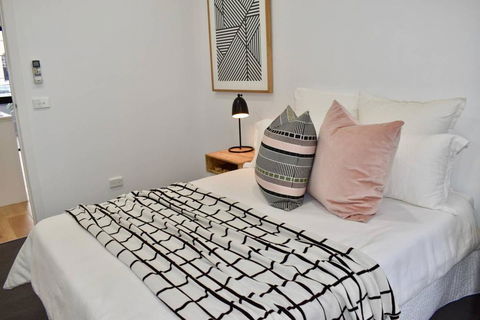 Brand New 2 Bed Apartment With Stunning City Views - Accommodation Great Ocean Road 1