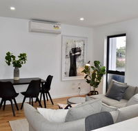 Brand New 2 Bed Apartment with Stunning City Views - Accommodation Great Ocean Road